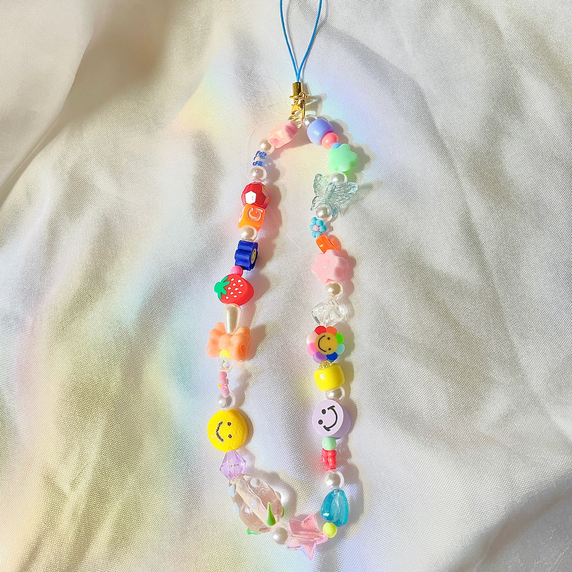 Smiley Pearl Phonecharm