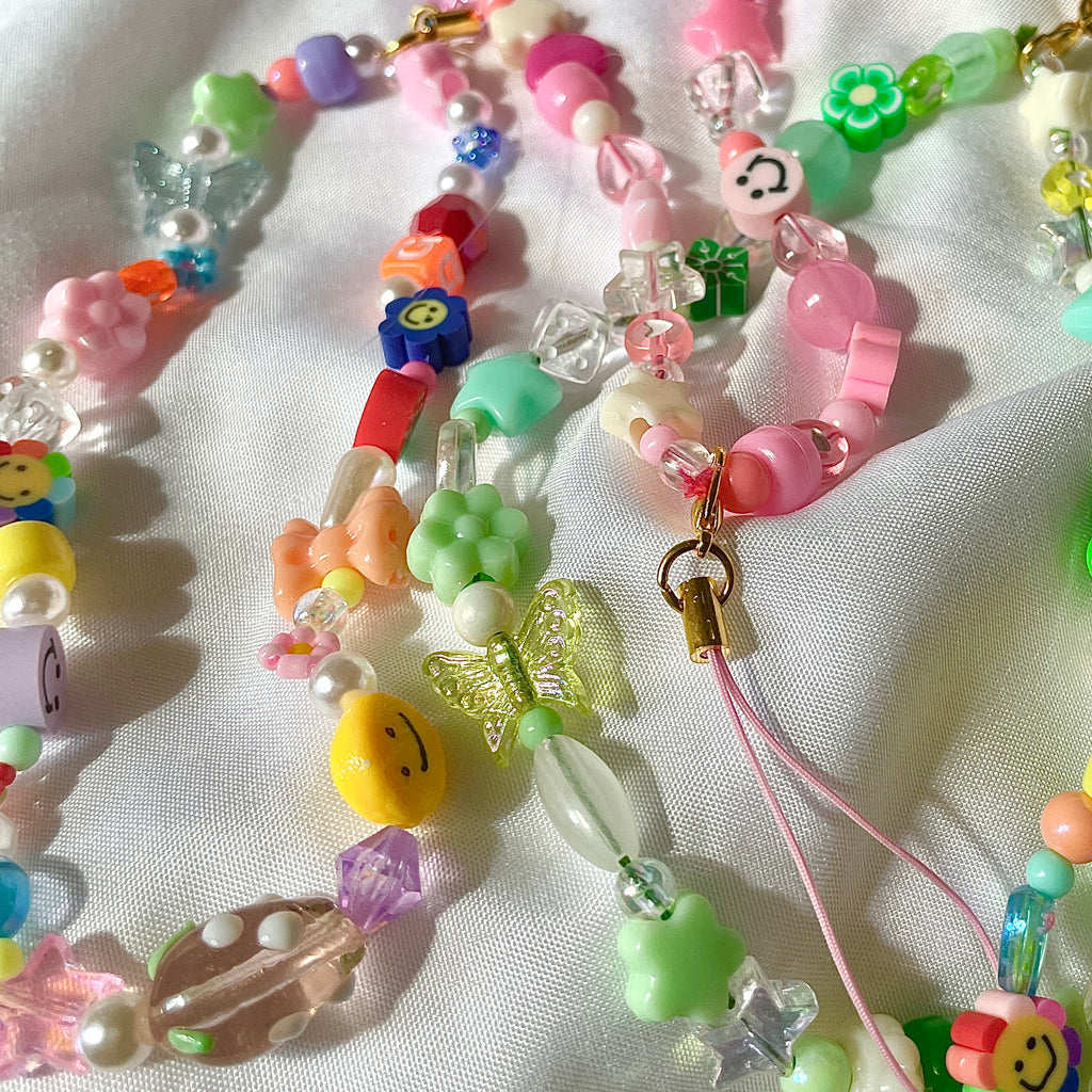 Smiley Pearl Phonecharm